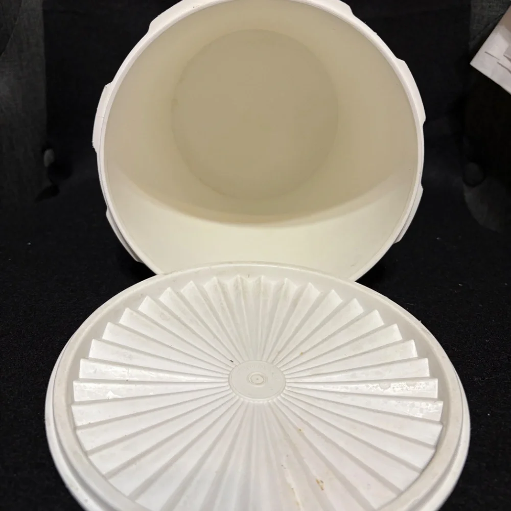 TUPPERWARE White Food Storage 8.50